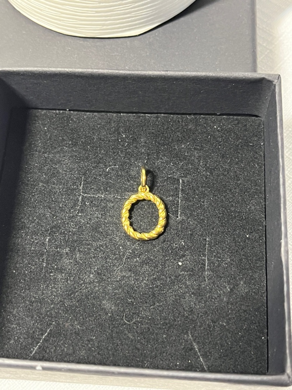 New Hillberg & Berk Gold Rope “O” or Circle Pendant - Gold. Authentic!